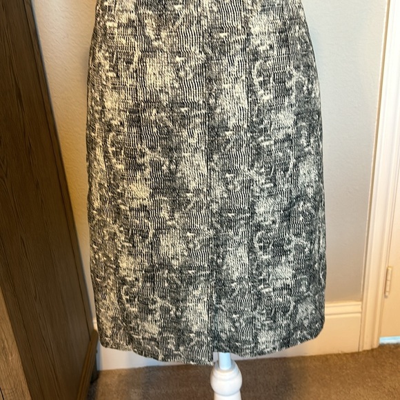 MM. LAFLEUR | Black and Cream Sheath Aditi Cap Sleeve Dress | Size 0 - Picture 12 of 13